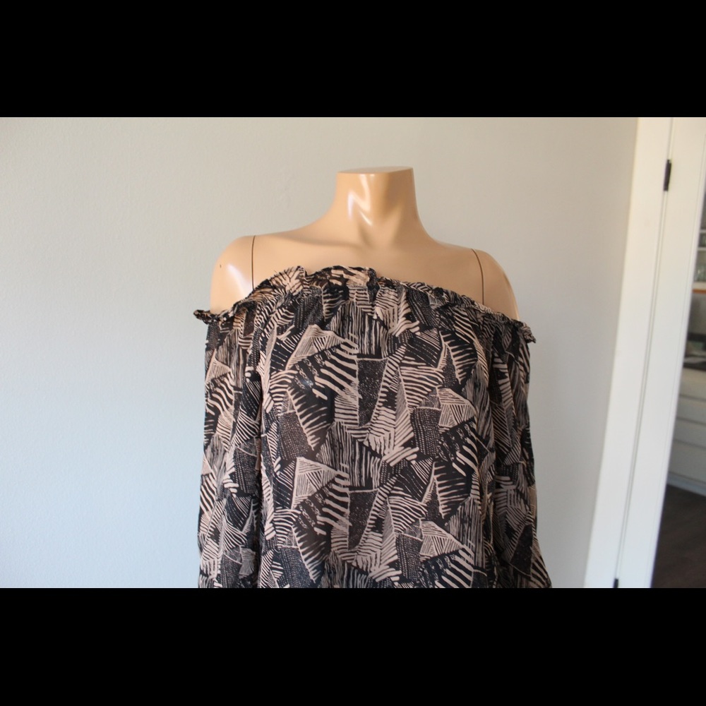 ❗️🆕❗️Walter Baker Robbie Off-Shoulder Top NWT